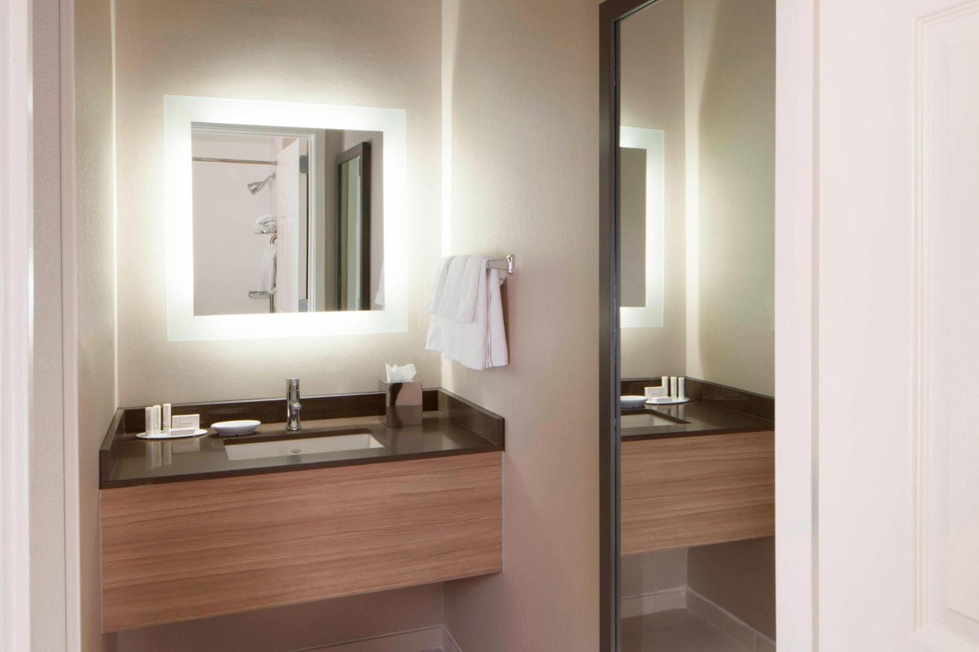 Springhill Suites By Marriott Atlanta Kennesaw Bagian luar foto